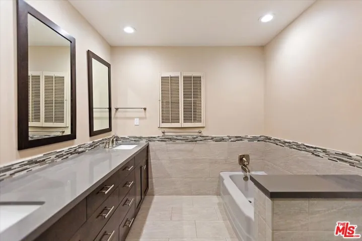 Hallway Full Bath