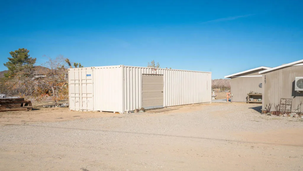 Storage containers