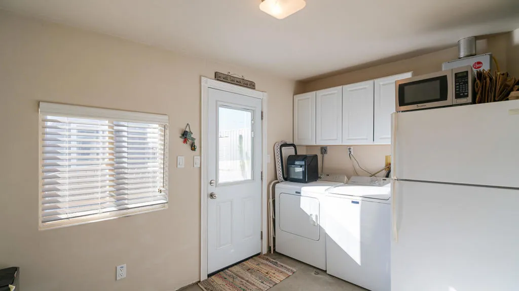 Laundry room1