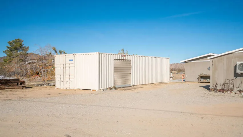 Storage containers