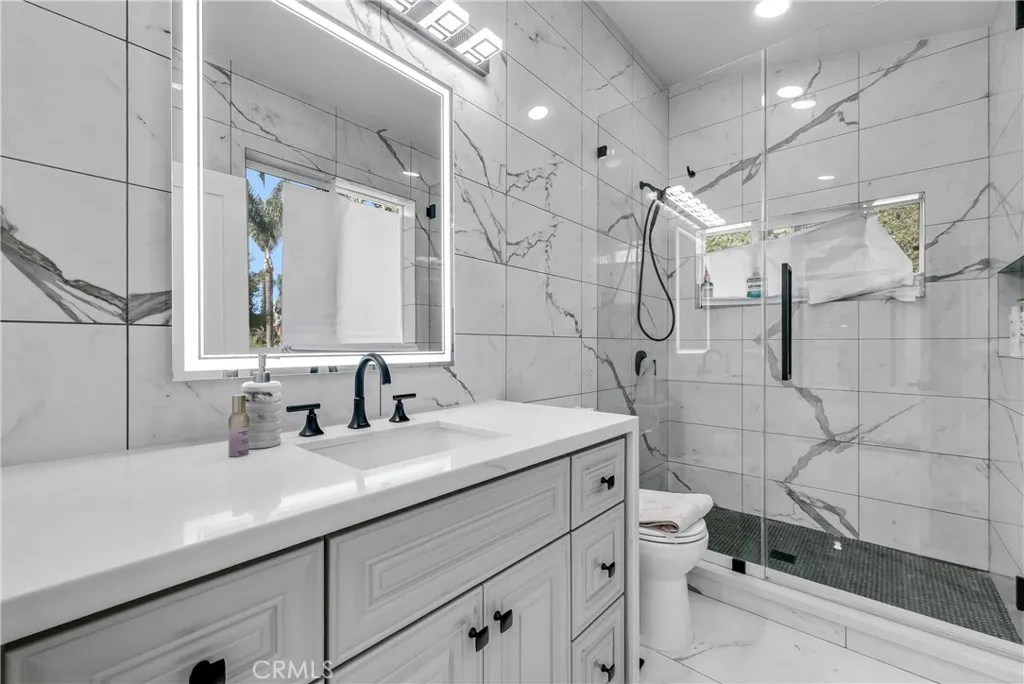 2nd Master bathroom