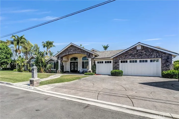 Drive way / 3 car garage