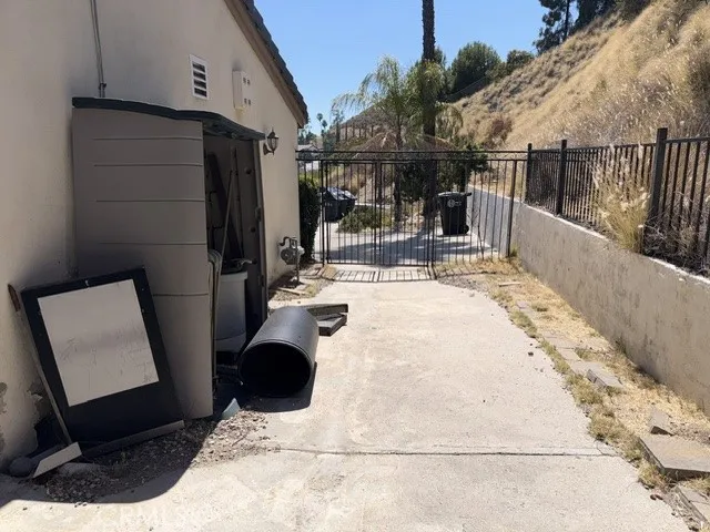 1021 Wolverton, Glendale, California 91207