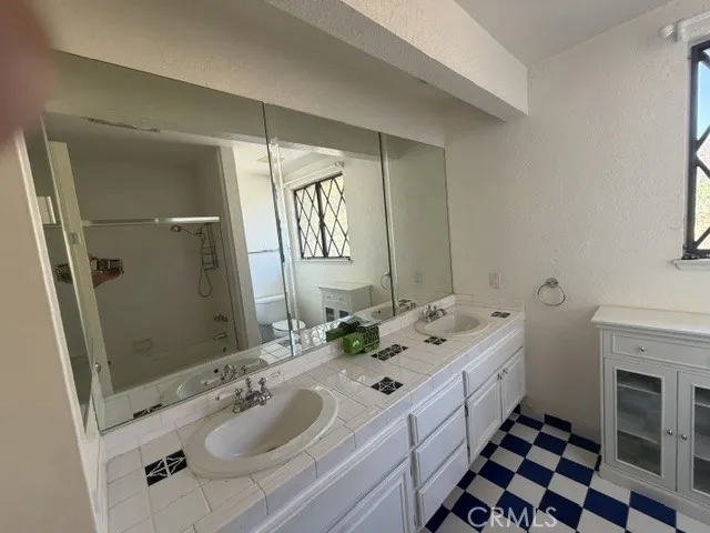 1021 Wolverton, Glendale, California 91207