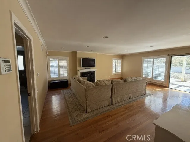 1021 Wolverton, Glendale, California 91207