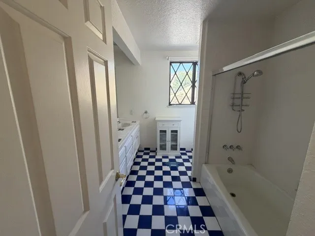 1021 Wolverton, Glendale, California 91207