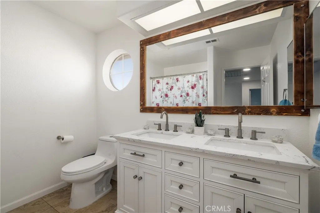 Upstairs Hall Bathroom