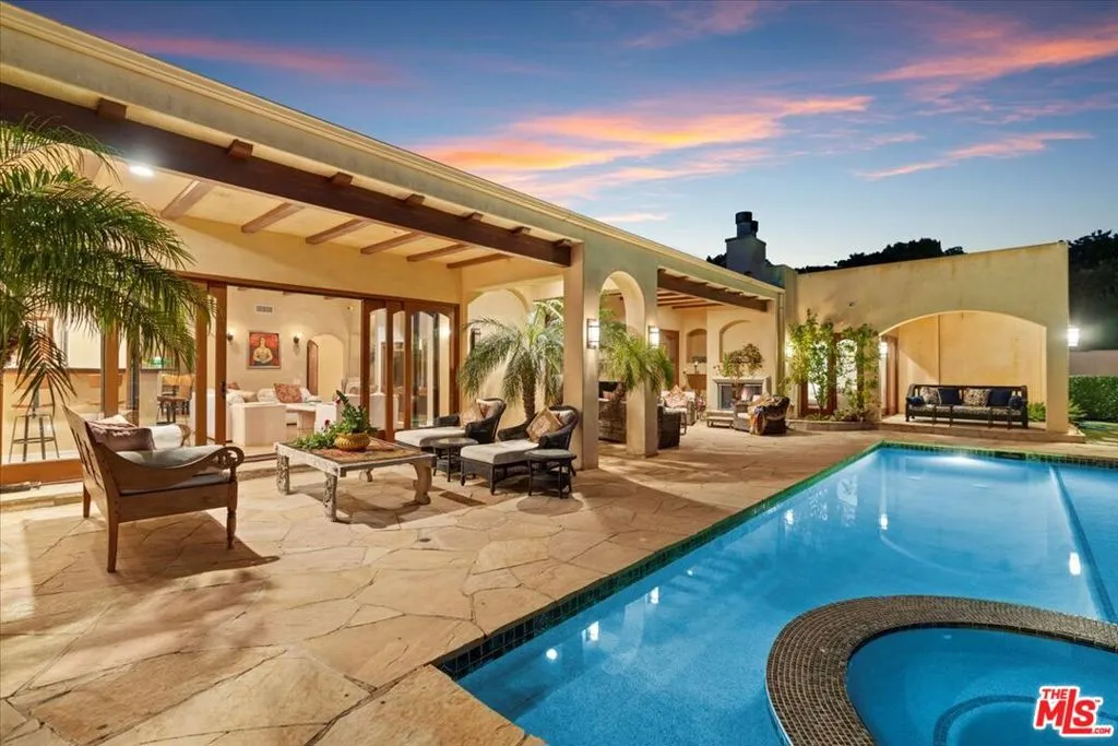 Backyard Pool & Spa