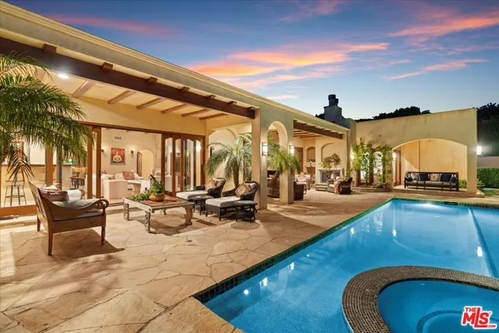 Backyard Pool & Spa