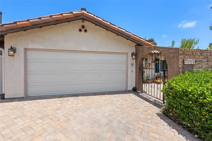 2-Car Garage