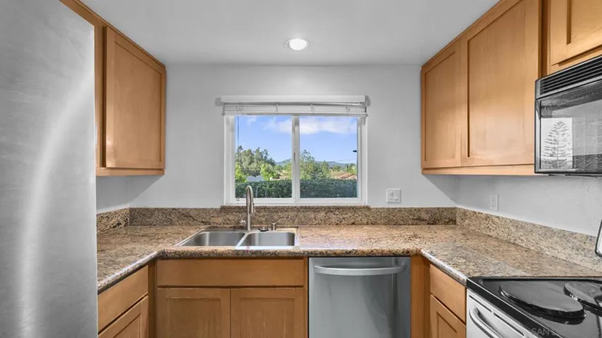 505 San Pasqual Valley 183, Escondido, California 92027