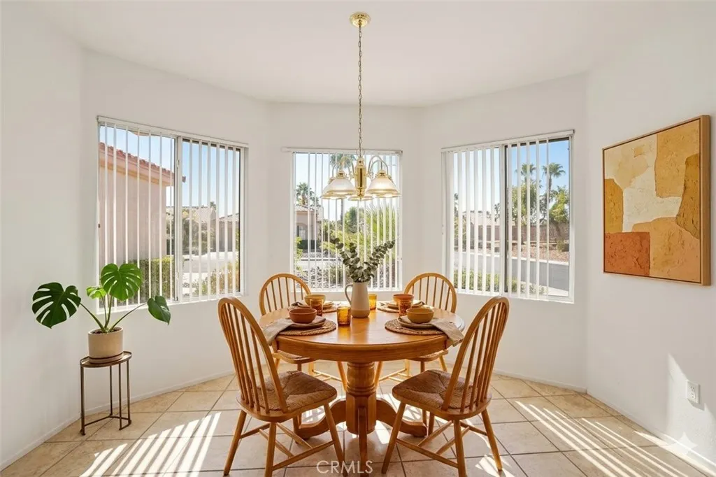 Virtually Staged dining / breakfast nook area