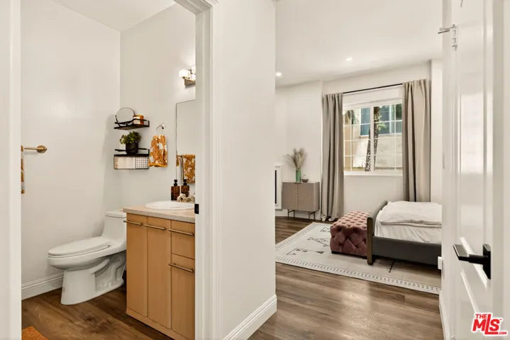 7101 La Tijera Boulevard J101, Los Angeles, California 90045