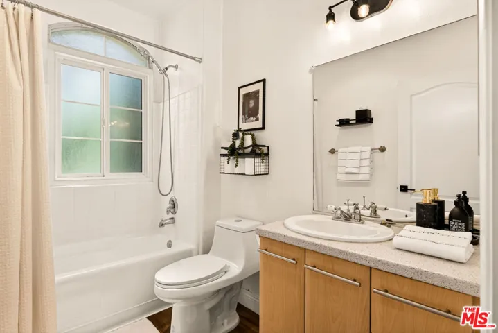 7101 La Tijera Boulevard J101, Los Angeles, California 90045