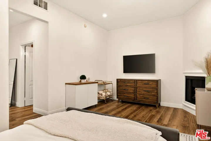 7101 La Tijera Boulevard J101, Los Angeles, California 90045