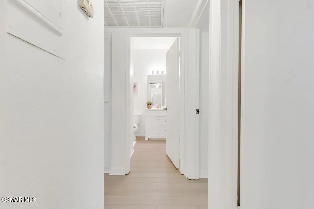 Hallway toward bathroom 1