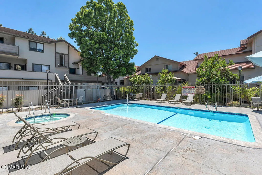Community pool & spa