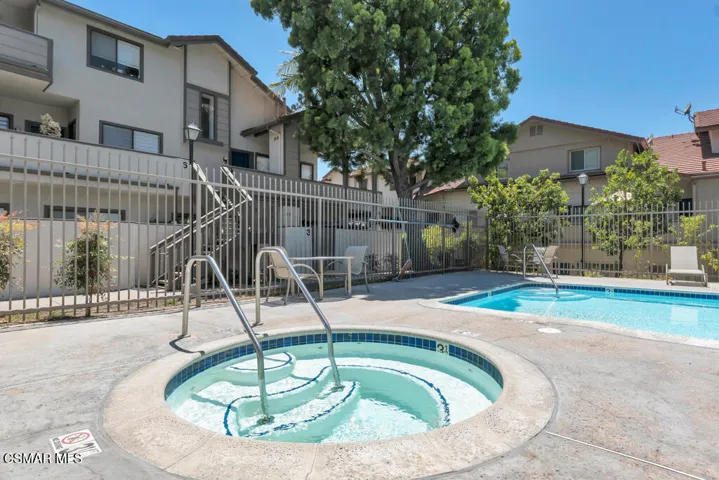 Community pool & spa