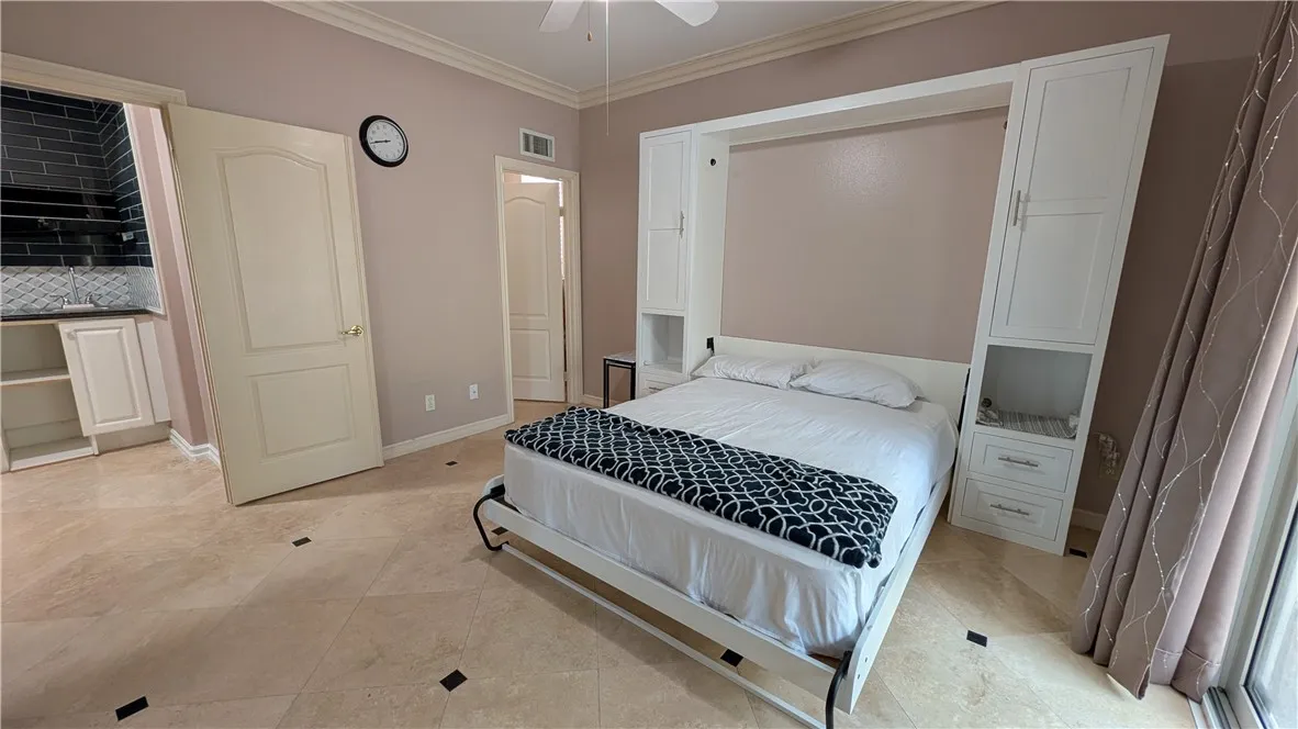 Bedroom with murphy bed Downstairs