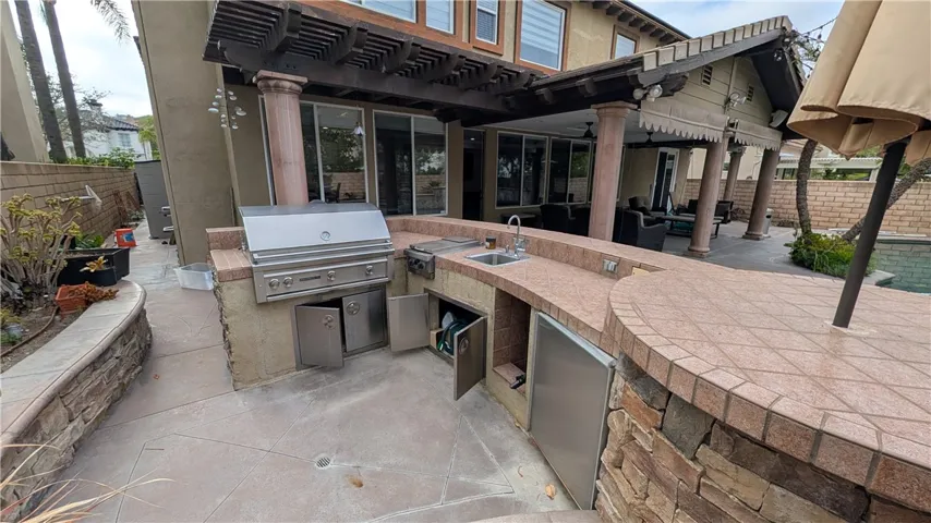 BBQ, grill, Refrigerator, and storage