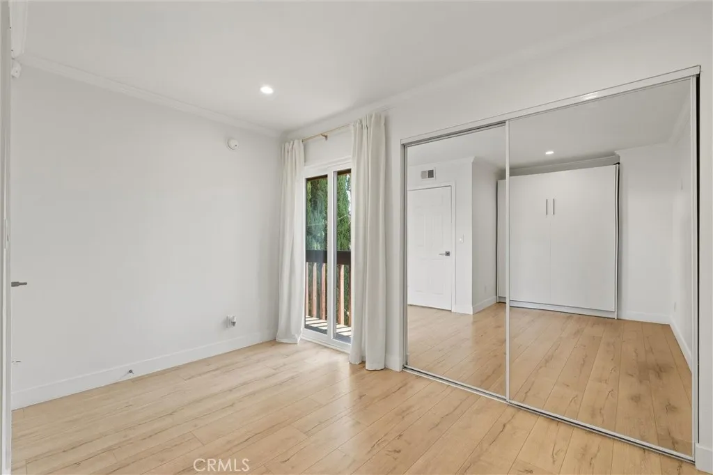 Third bedroom w/ murphy bed