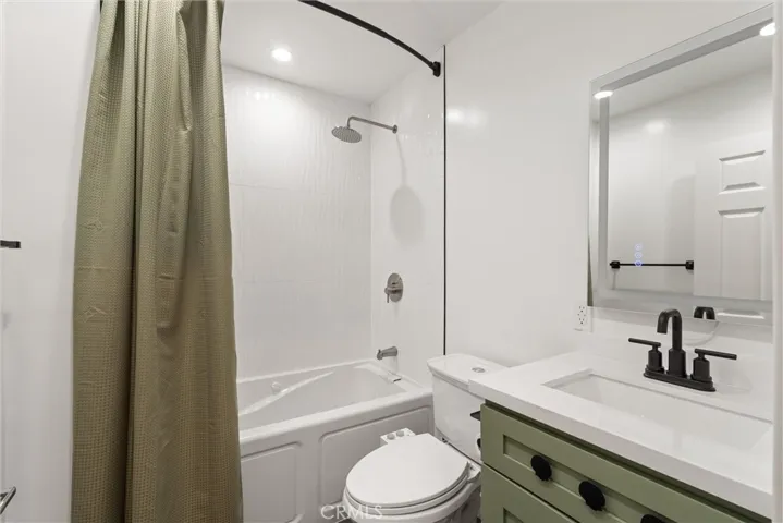 Upstairs guest bathroom