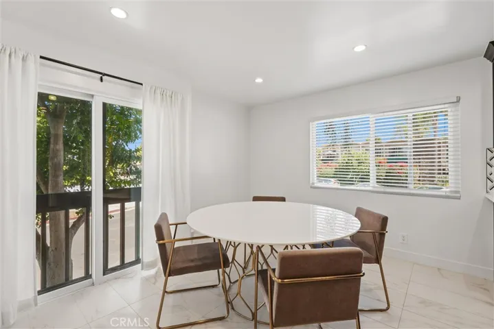 Dining room w/ table