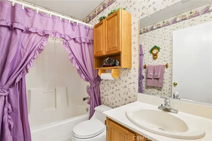 Hallway Bathroom with Shower in Tub