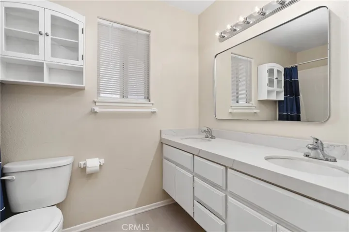 Upstairs Hallway Bathroom