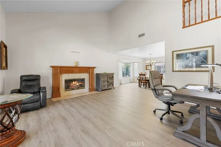 LIVING ROOM/DINING ROOM