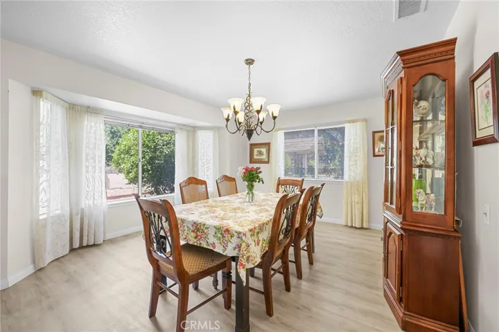 FORMAL DINNING ROOM