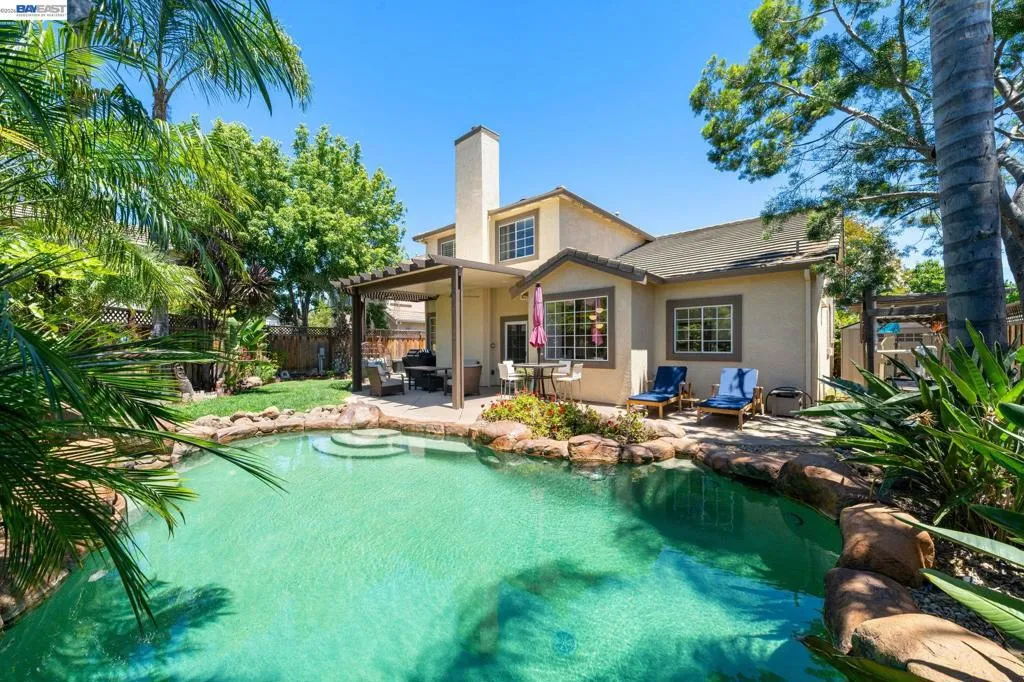 YOUR PRIVATE BACKYARD OASIS