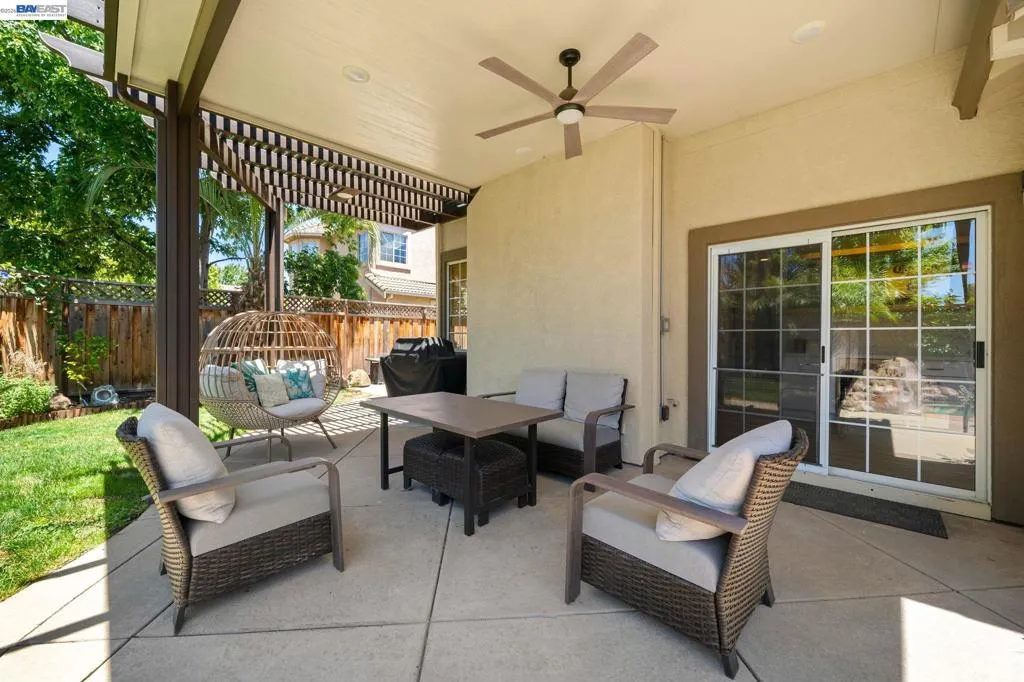 ENJOY ALFRESCO DINING!