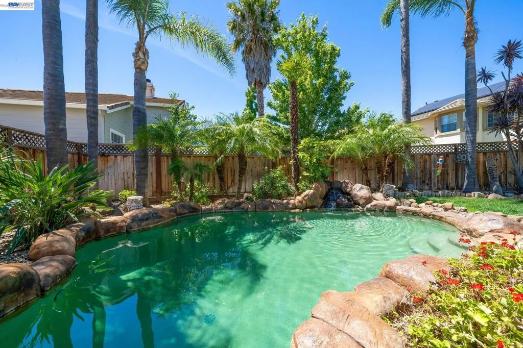 POOL HAS GAS HEATER
