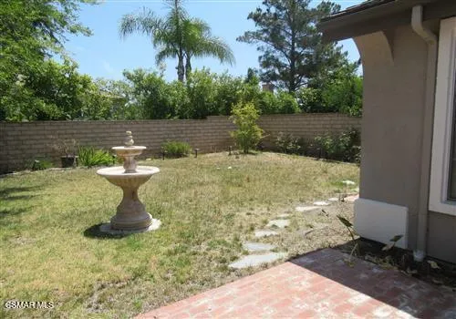 986 Lincon rear yard
