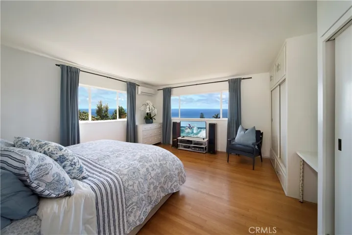 933 Coast View Drive, Laguna Beach, California 92651