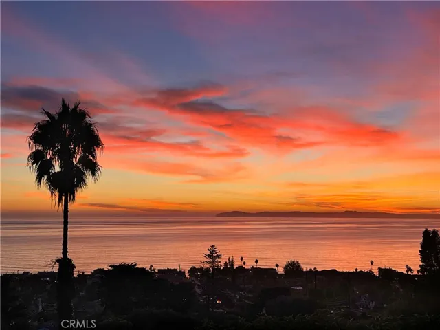933 Coast View Drive, Laguna Beach, California 92651