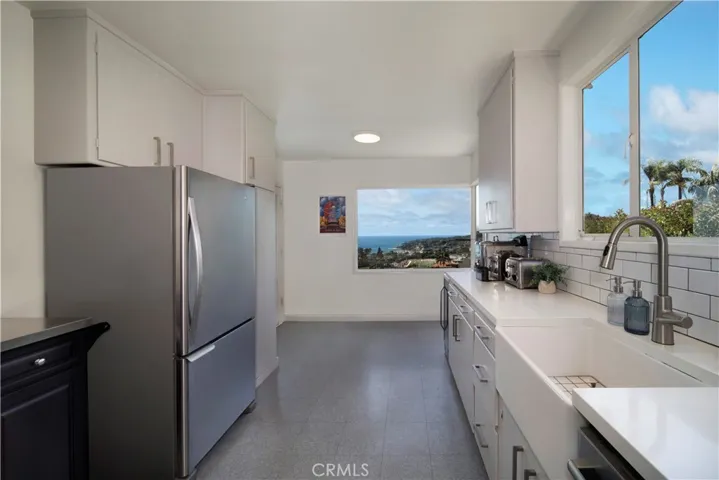 933 Coast View Drive, Laguna Beach, California 92651