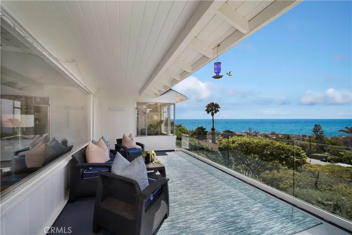 933 Coast View Drive, Laguna Beach, California 92651