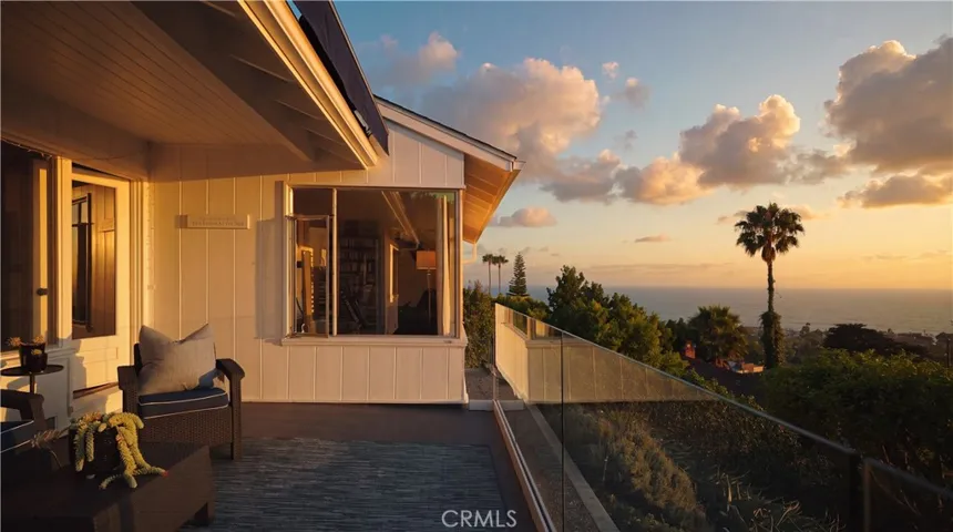 933 Coast View Drive, Laguna Beach, California 92651