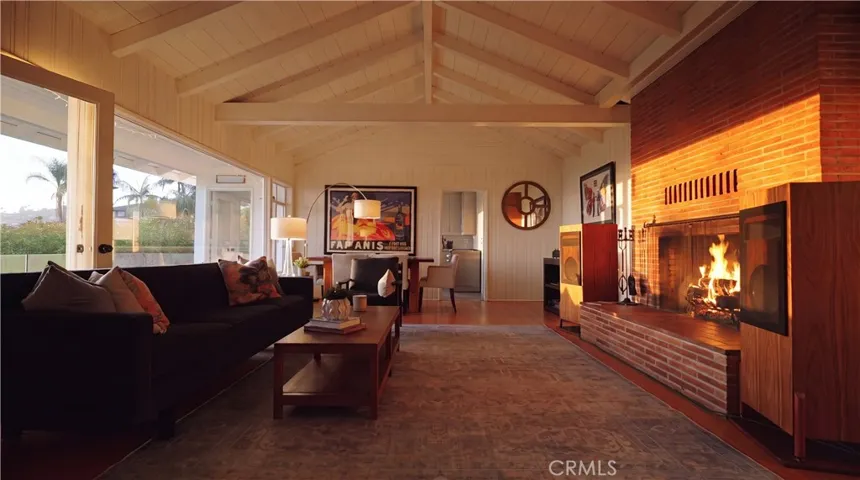 933 Coast View Drive, Laguna Beach, California 92651