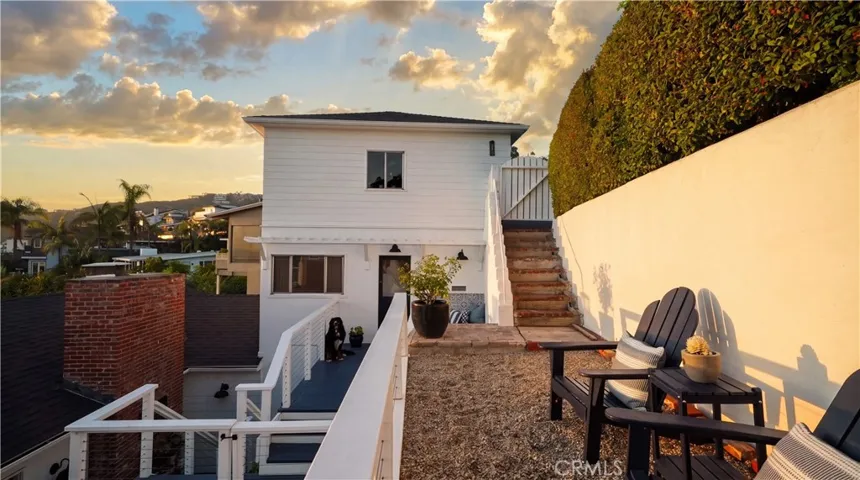 933 Coast View Drive, Laguna Beach, California 92651