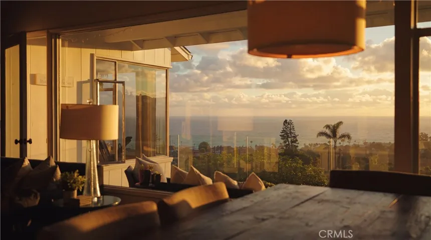 933 Coast View Drive, Laguna Beach, California 92651