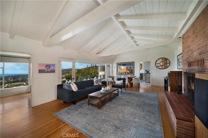 933 Coast View Drive, Laguna Beach, California 92651