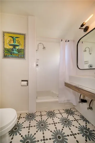 933 Coast View Drive, Laguna Beach, California 92651