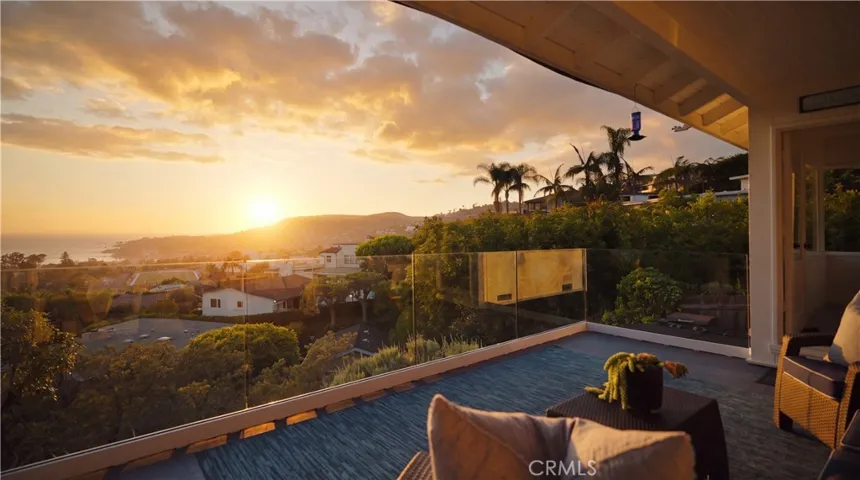 933 Coast View Drive, Laguna Beach, California 92651