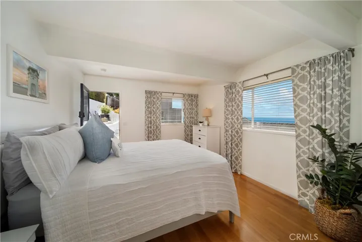 933 Coast View Drive, Laguna Beach, California 92651