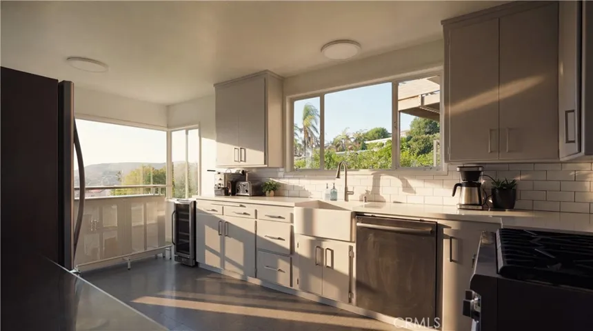933 Coast View Drive, Laguna Beach, California 92651