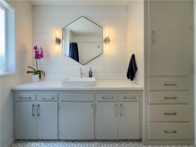 933 Coast View Drive, Laguna Beach, California 92651