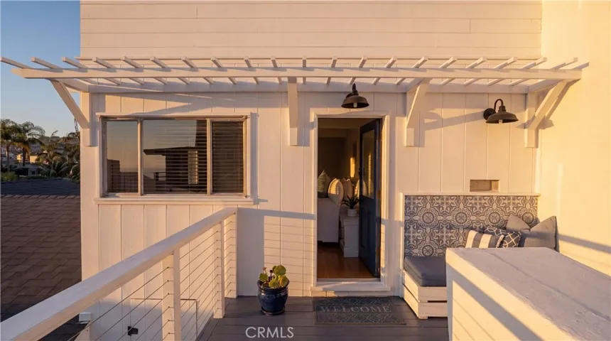 933 Coast View Drive, Laguna Beach, California 92651